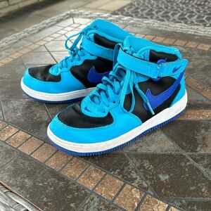 Kids Nike shoes size 3Y in good condition.